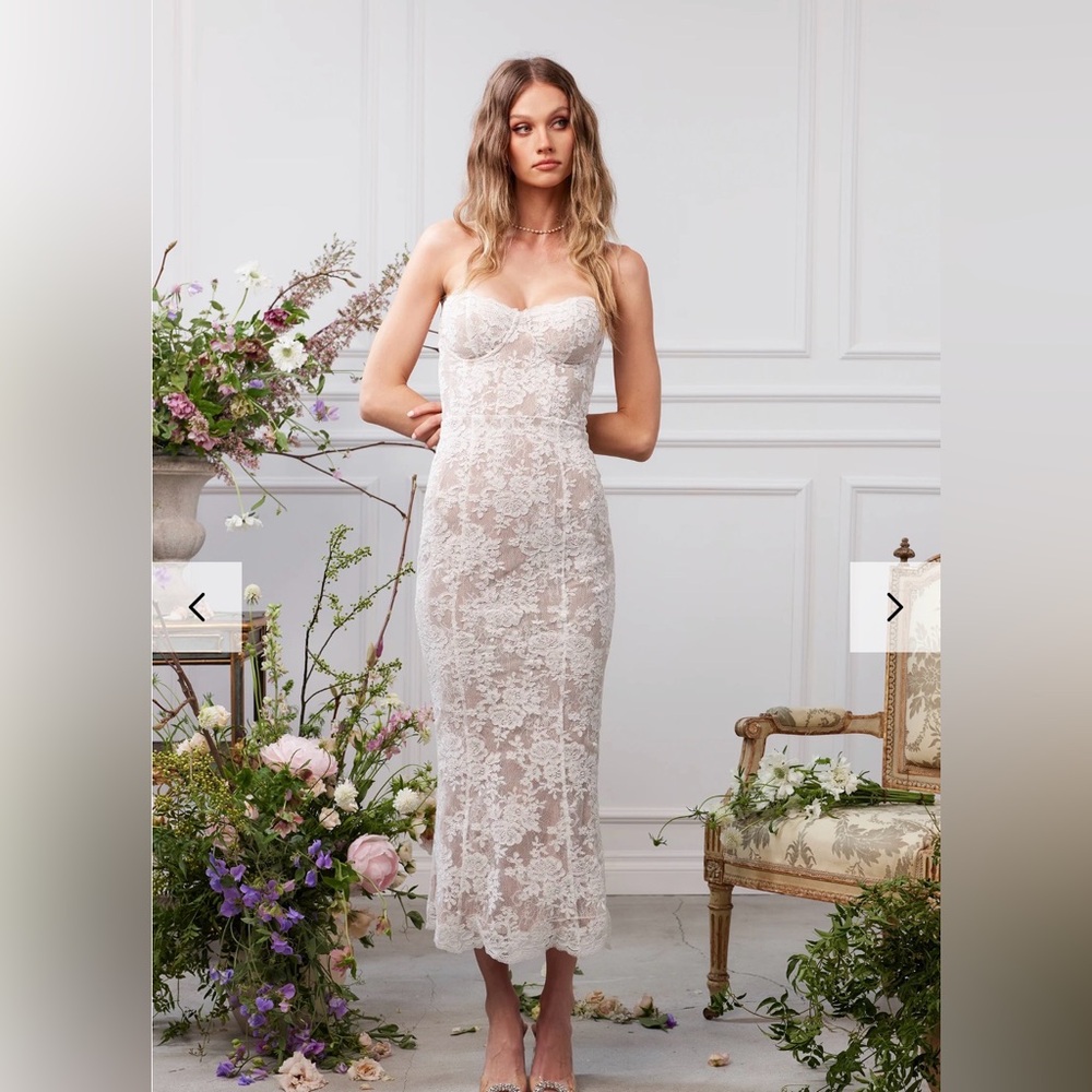 V. Chapman Strapless Lace Gown Betty Dress